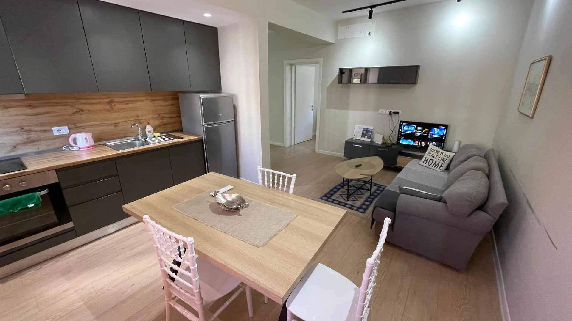 Kadare City-Center Apartment With Balcony Tirana 0*,