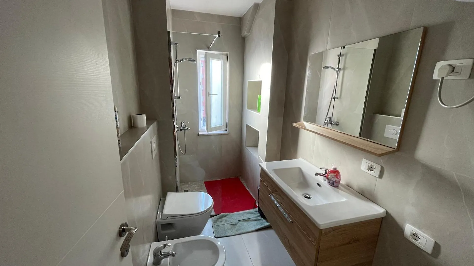 Kadare City-Center Apartment With Balcony Tirana Albania