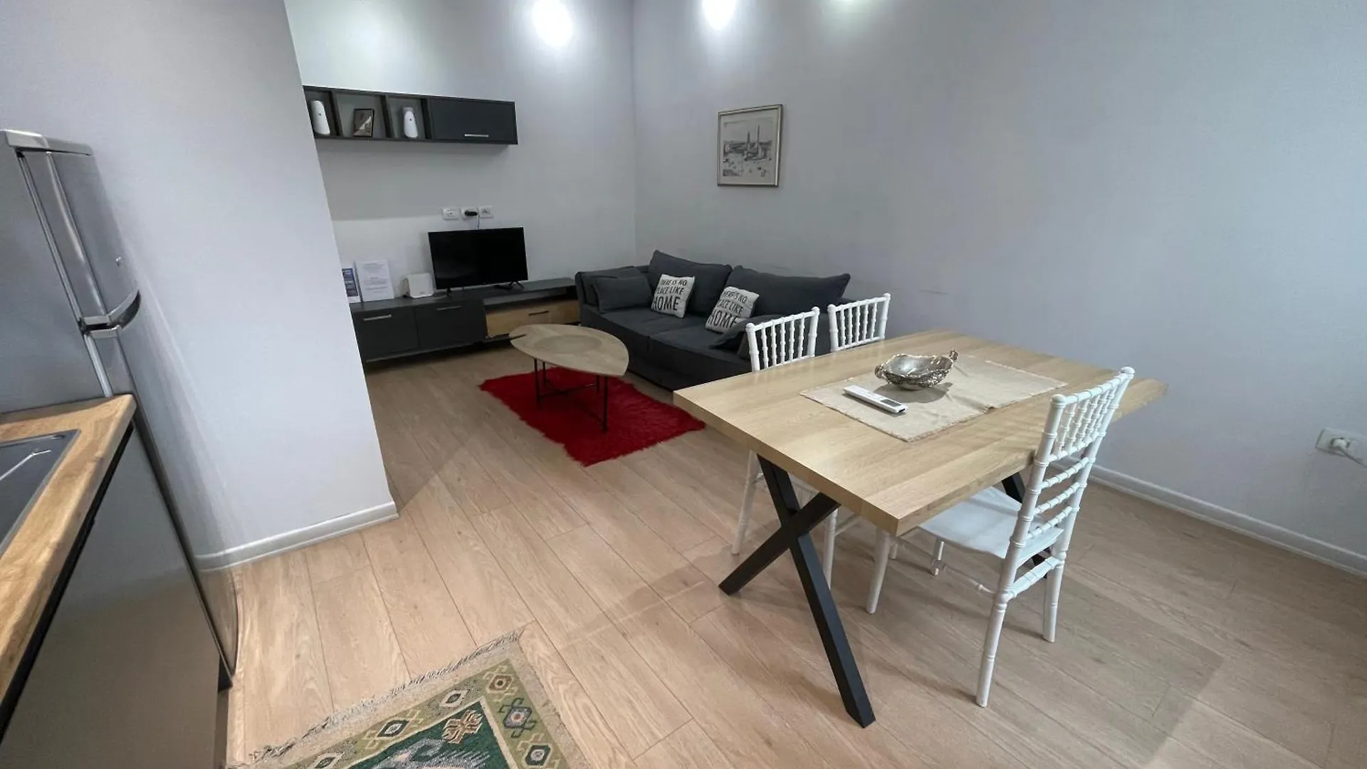 Kadare City-Center Apartment With Balcony Tirana