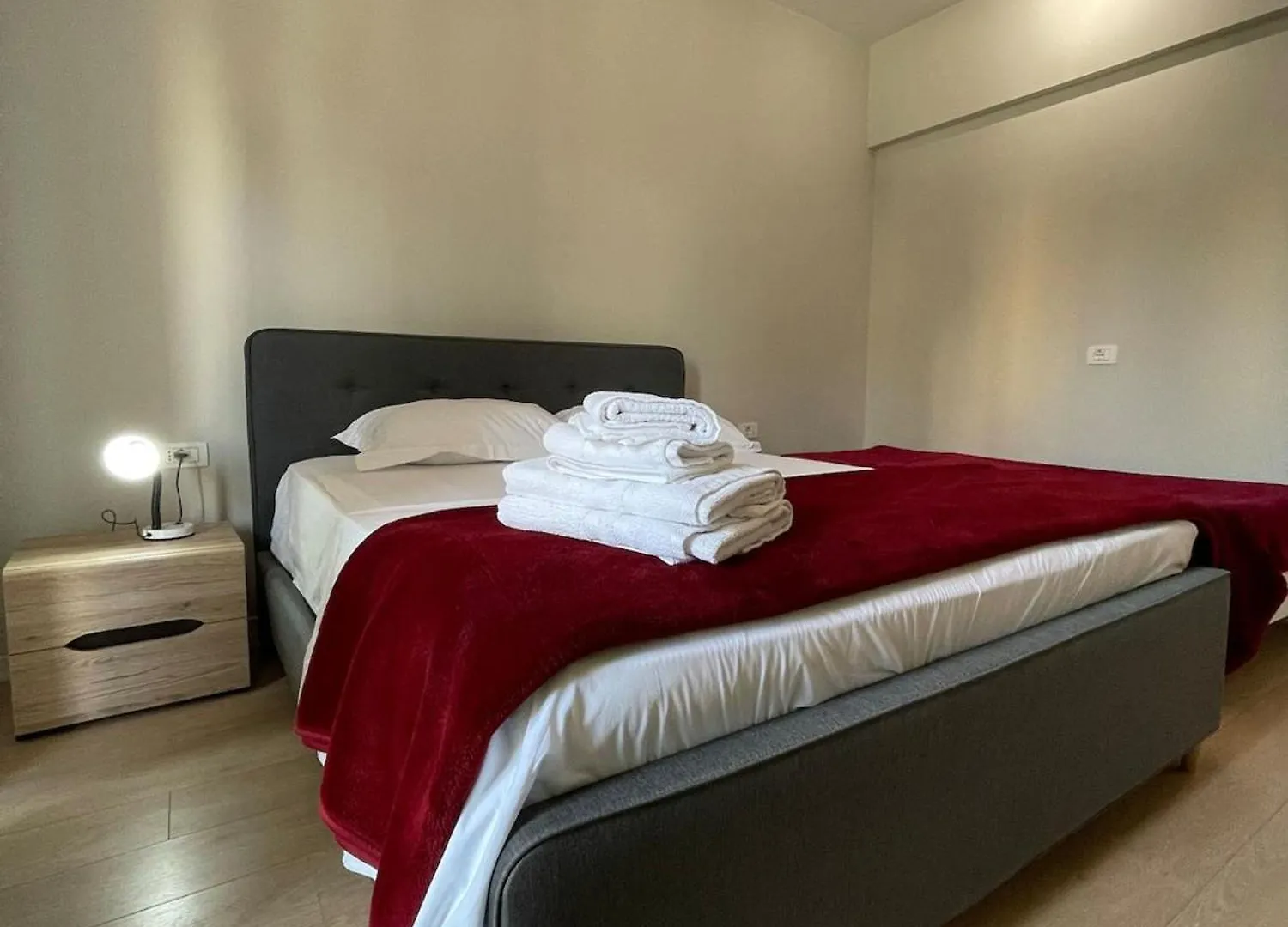 Kadare City-Center Apartment With Balcony Tirana 0*,