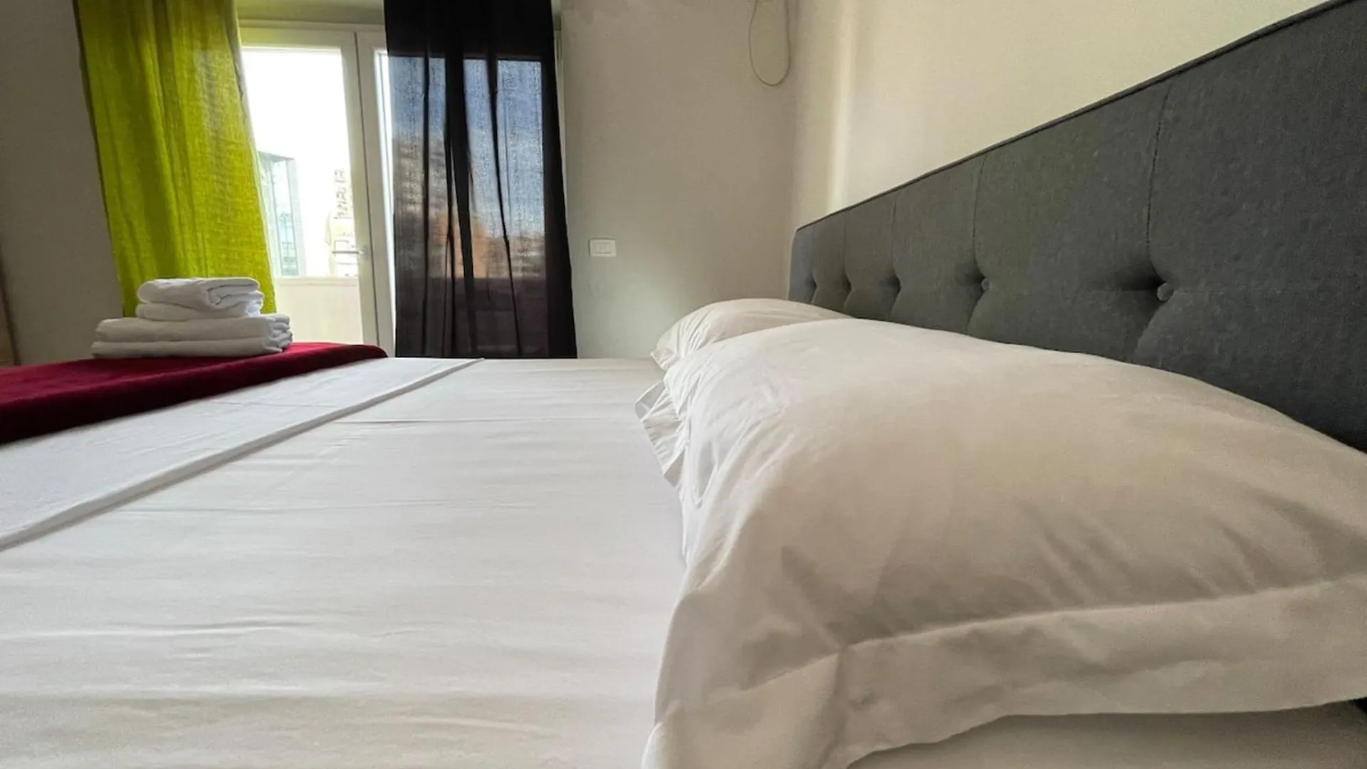 Kadare City-Center Apartment With Balcony Tirana Albania