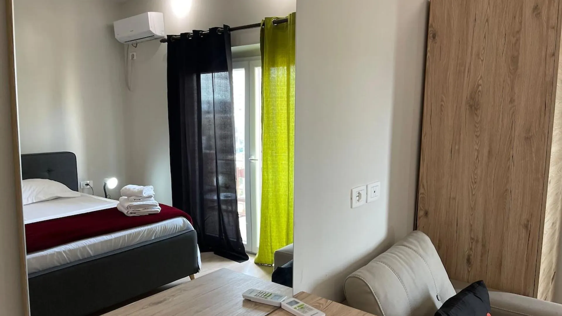 Kadare City-Center Apartment With Balcony Tirana