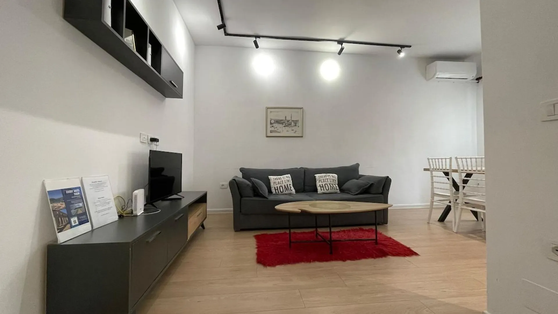 Kadare City-Center Apartment With Balcony 地拉那 0*,