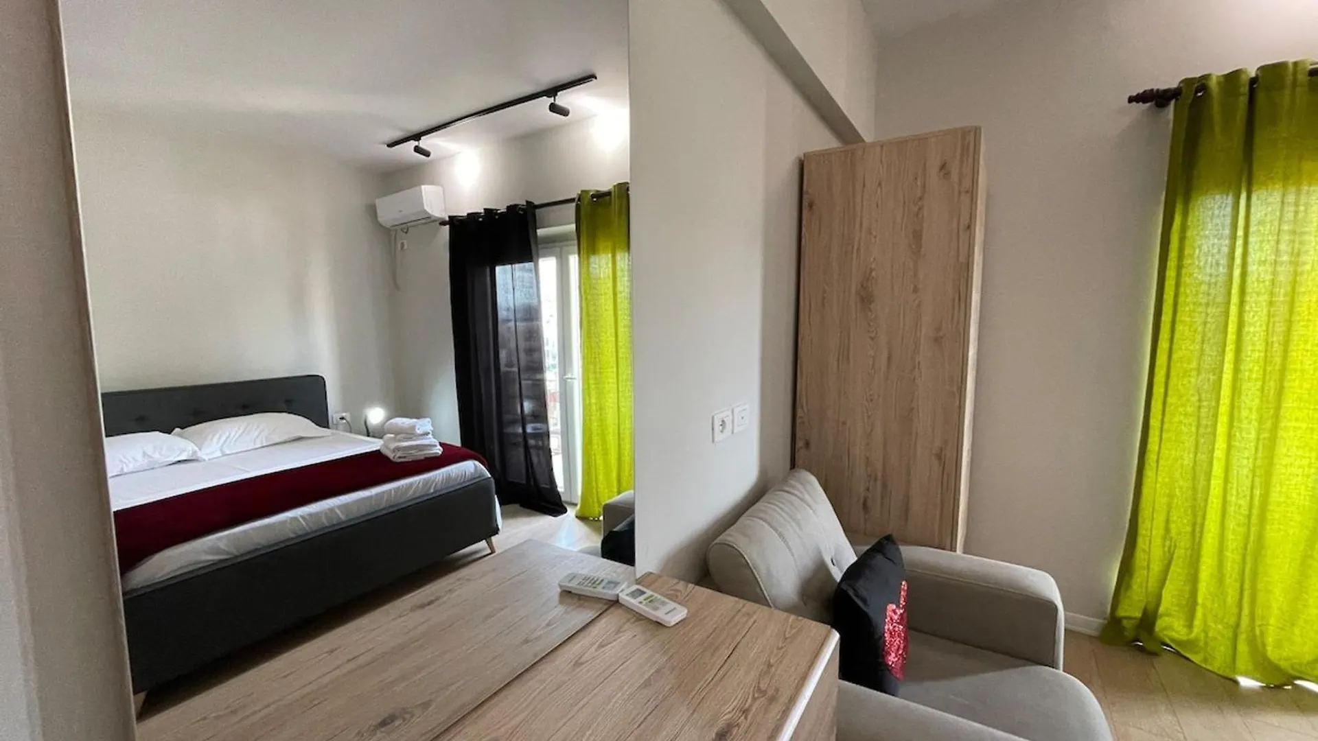 Kadare City-Center Apartment With Balcony 地拉那