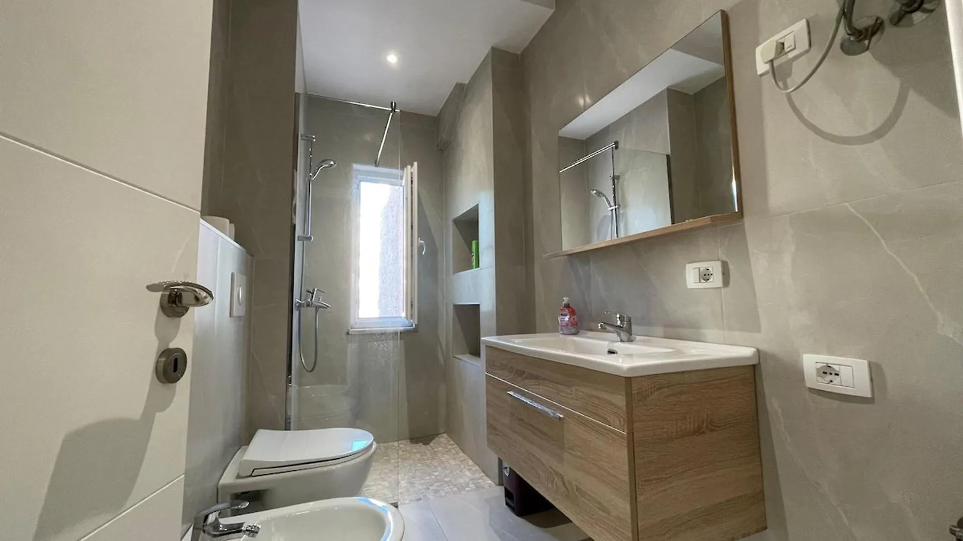 Kadare City-Center Apartment With Balcony Tirana