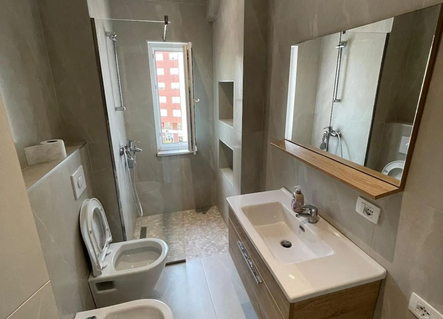 Kadare City-Center Apartment With Balcony Tirana