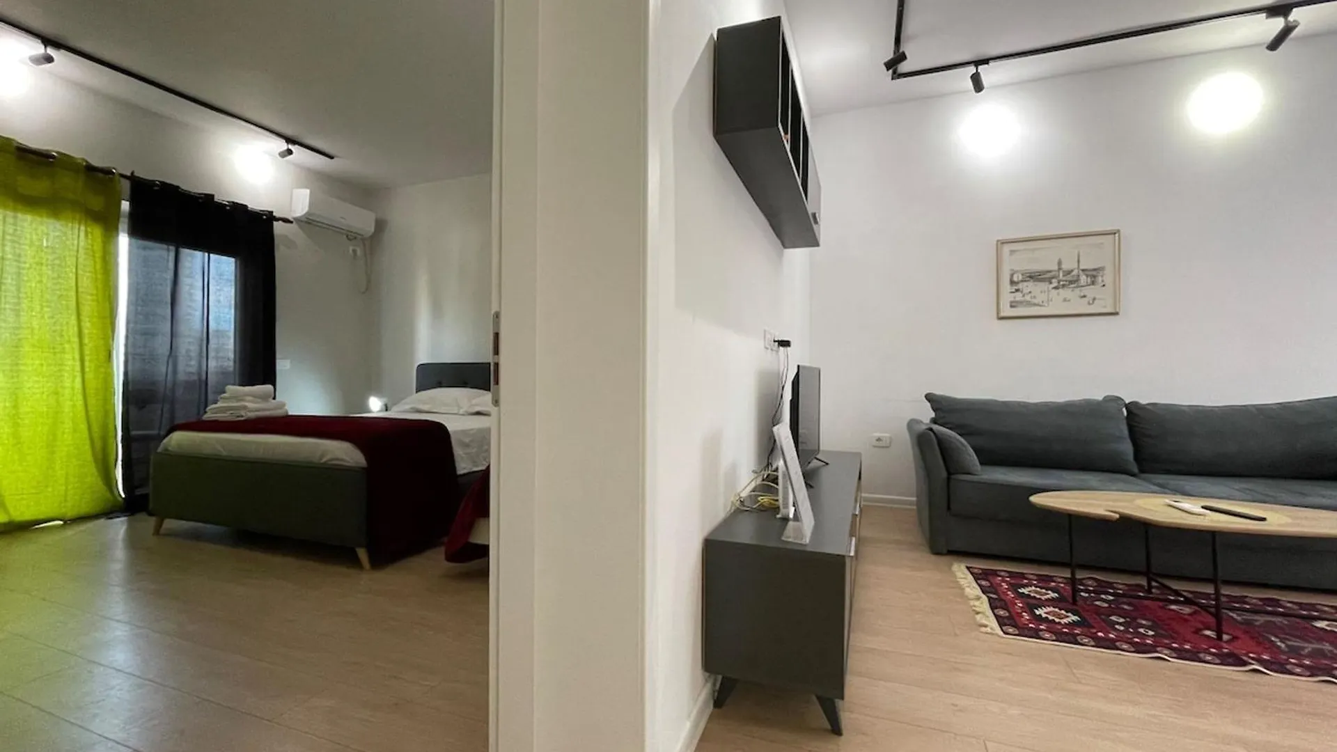Kadare City-Center Apartment With Balcony 地拉那