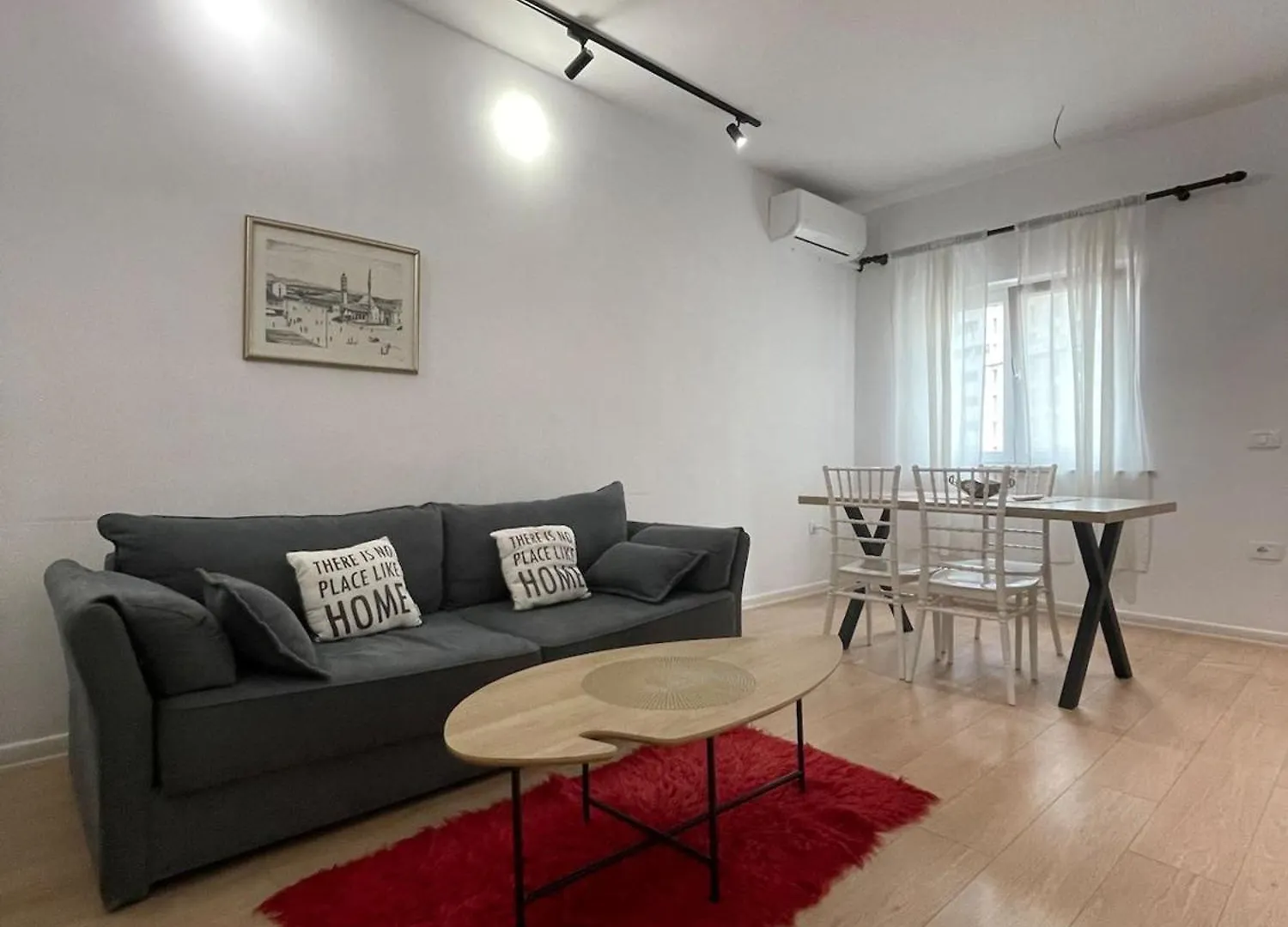 Kadare City-Center Apartment With Balcony 地拉那