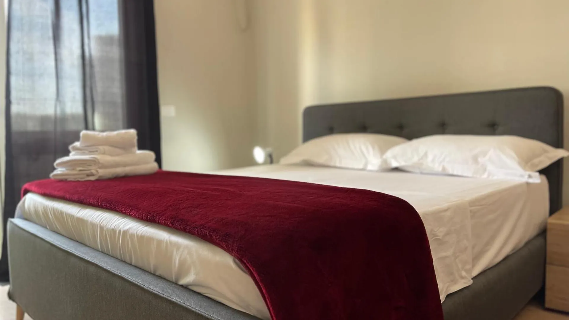 Kadare City-Center Apartment With Balcony Tirana