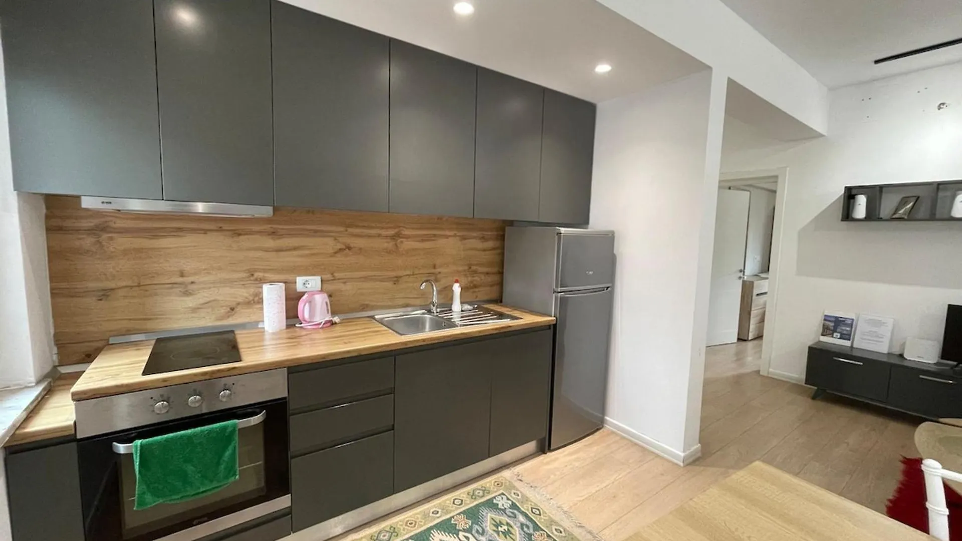 Kadare City-Center Apartment With Balcony Tirana