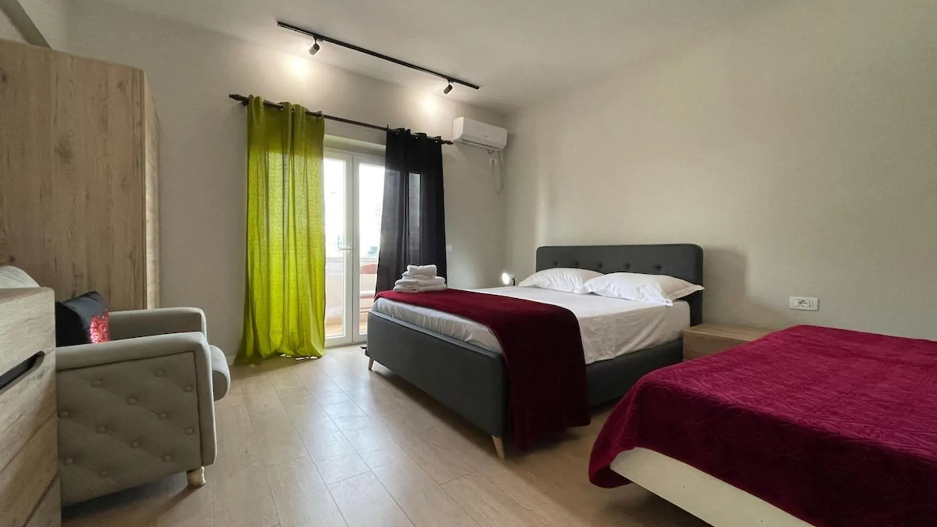 Kadare City-Center Apartment With Balcony Tirana Albania